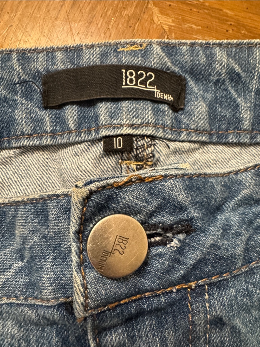Raw Hem Relaxed Fit Jean Shorts Distressed 5 pocket size 10 1822 Denim EUC - Picture 2 of 13